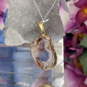 Agate w/druzy Pendant